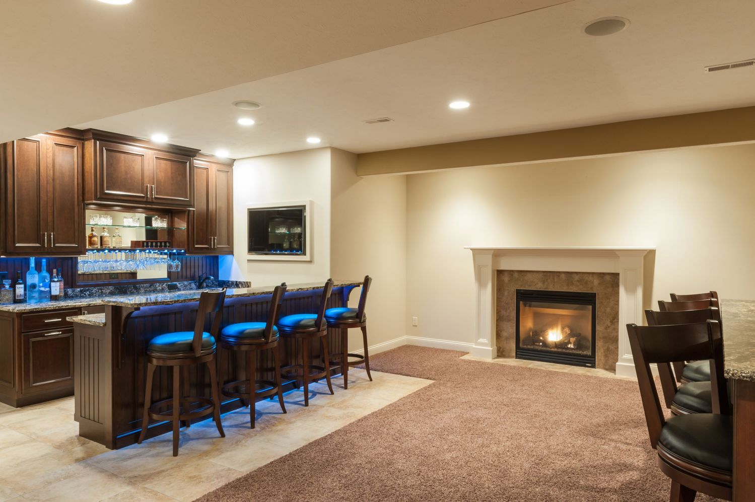 20180425_PrairieWoodworks_LukeAnderson_HomeBasementBar-37