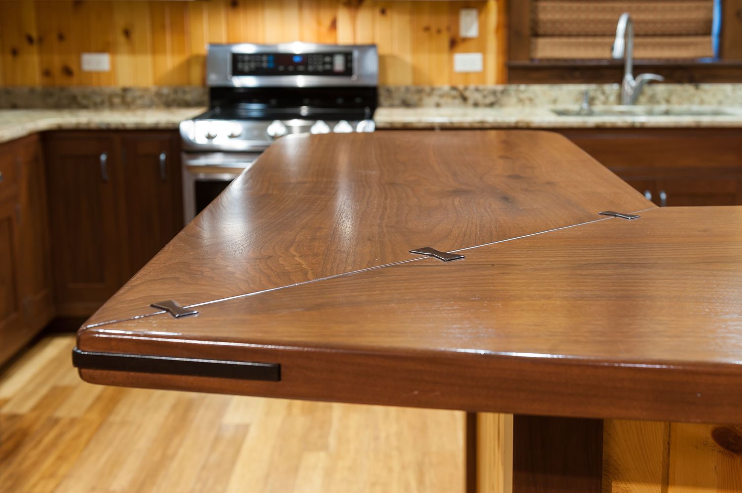 20180427_PrairieWoodworks_AmbuehlKitchen_Interiors-11