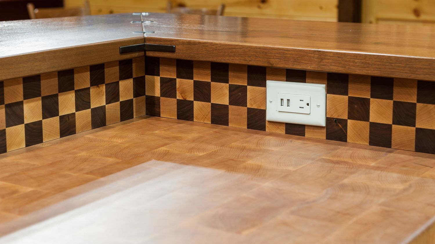 20180427_PrairieWoodworks_AmbuehlKitchen_Interiors-12