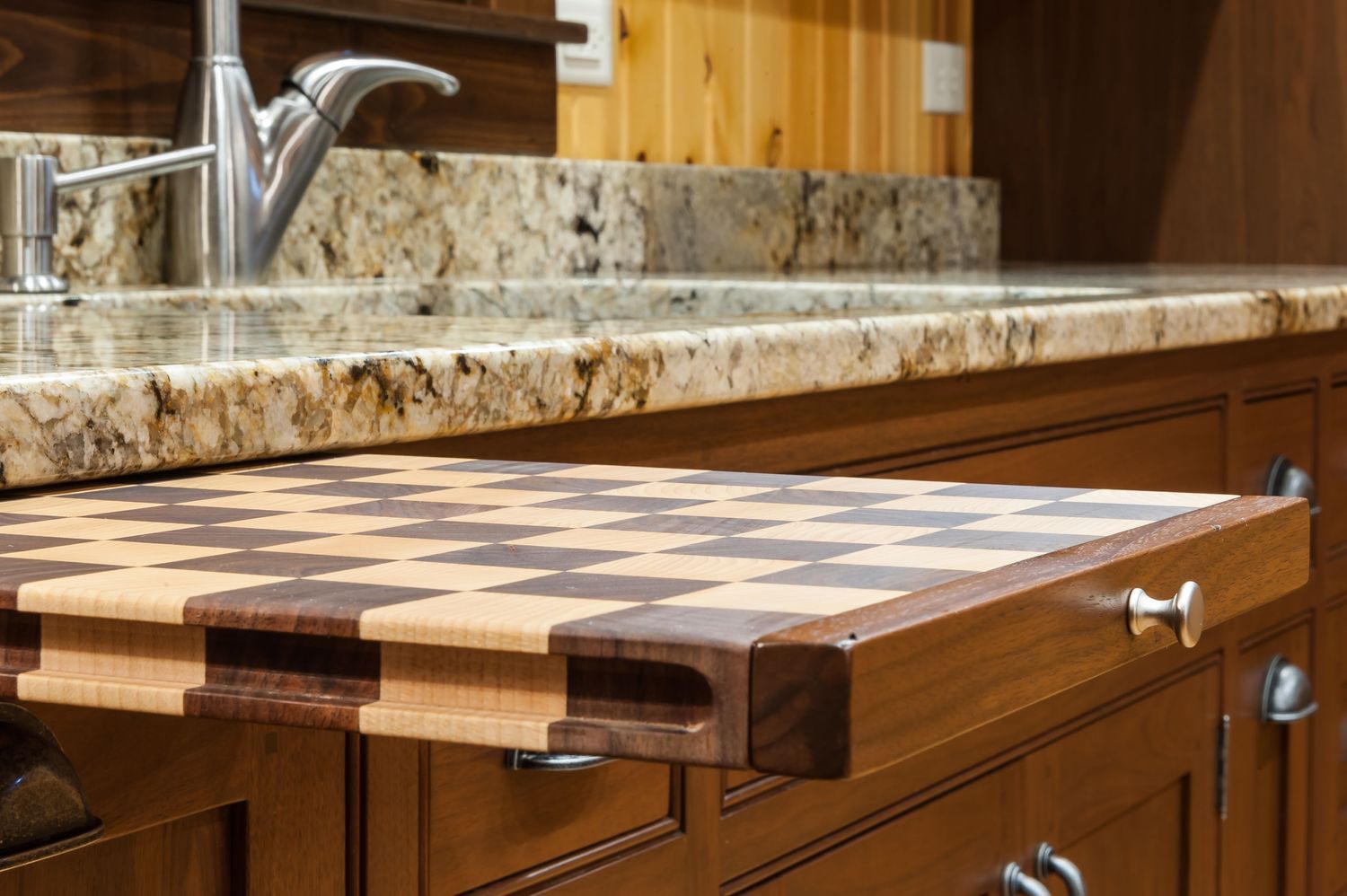 20180427_PrairieWoodworks_AmbuehlKitchen_Interiors-17