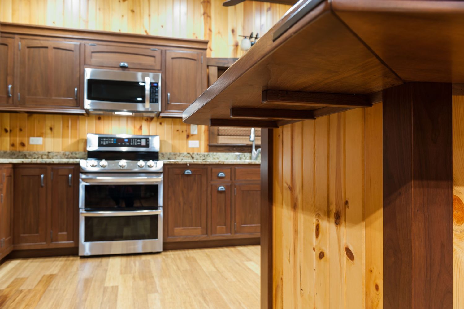 20180427_PrairieWoodworks_AmbuehlKitchen_Interiors-14