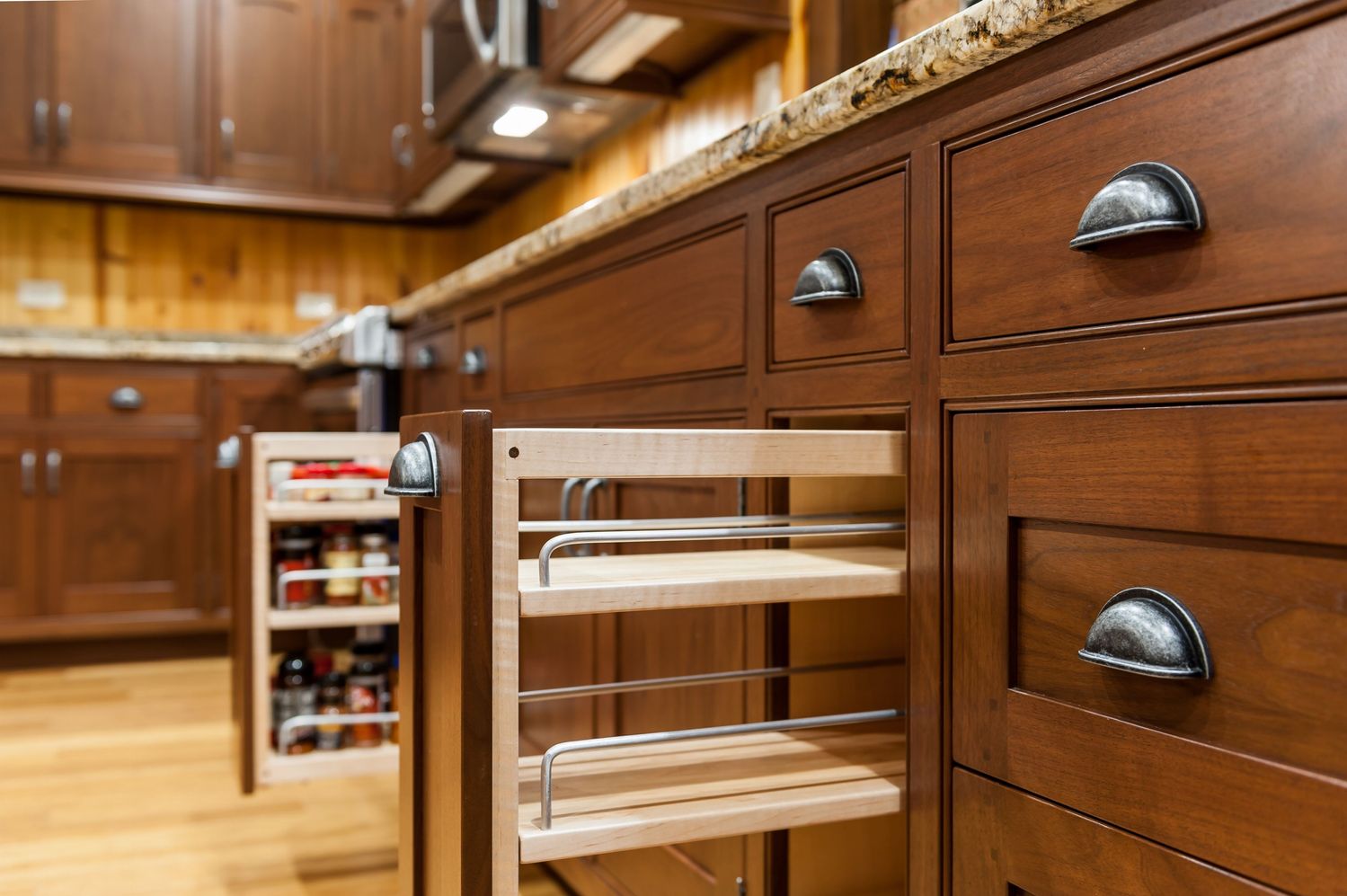 20180427_PrairieWoodworks_AmbuehlKitchen_Interiors-18