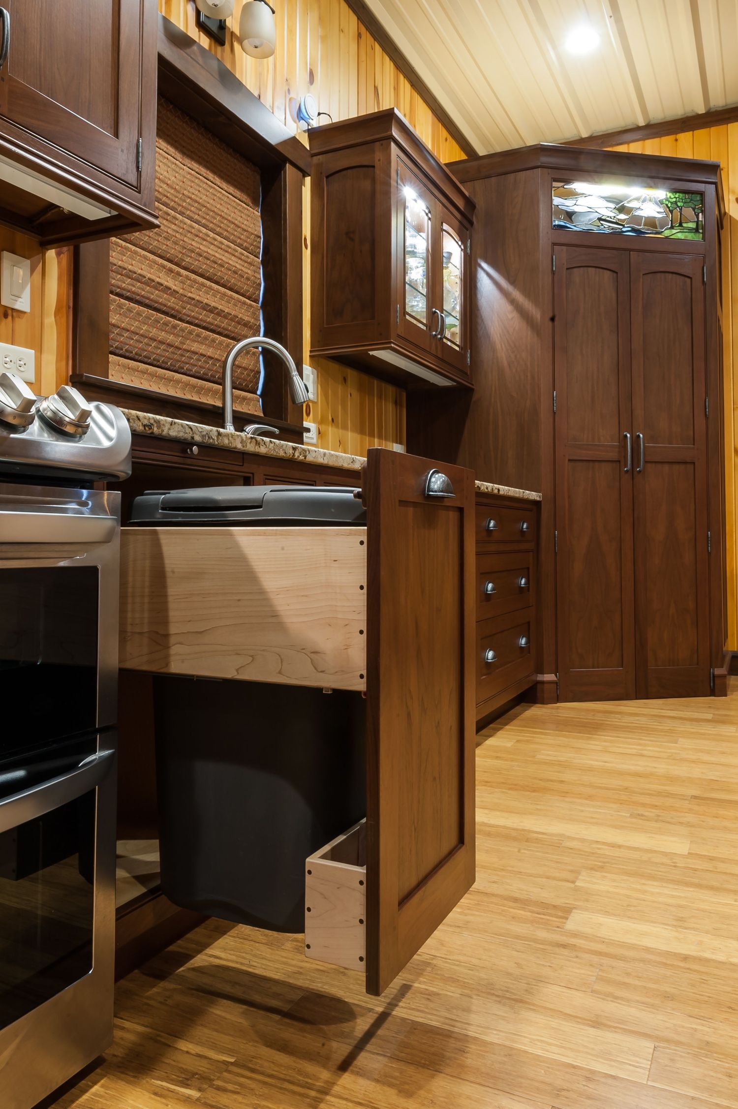 20180427_PrairieWoodworks_AmbuehlKitchen_Interiors-23