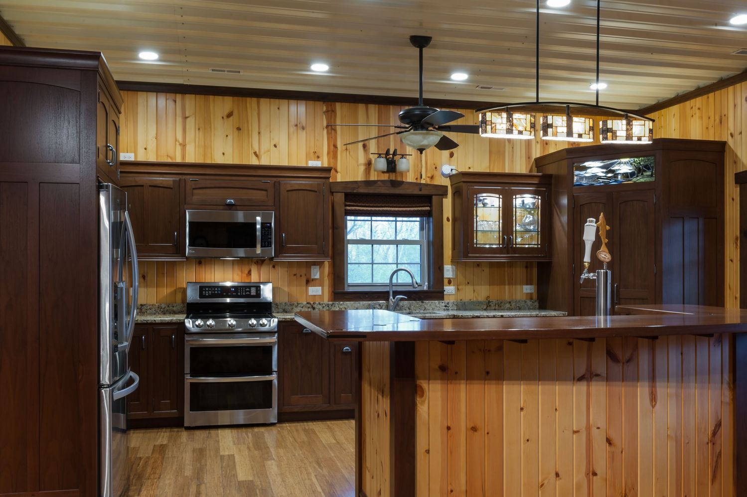 20180427_PrairieWoodworks_AmbuehlKitchen_Interiors-39