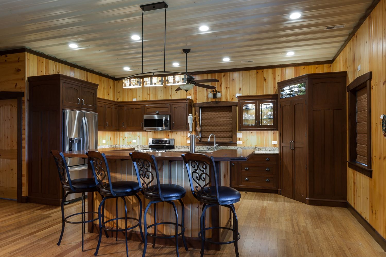 20180427_PrairieWoodworks_AmbuehlKitchen_Interiors-1
