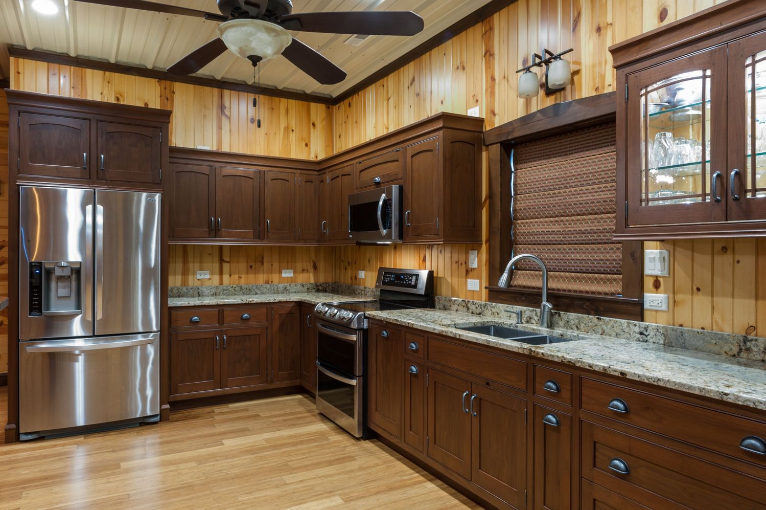 20180427_PrairieWoodworks_AmbuehlKitchen_Interiors-4