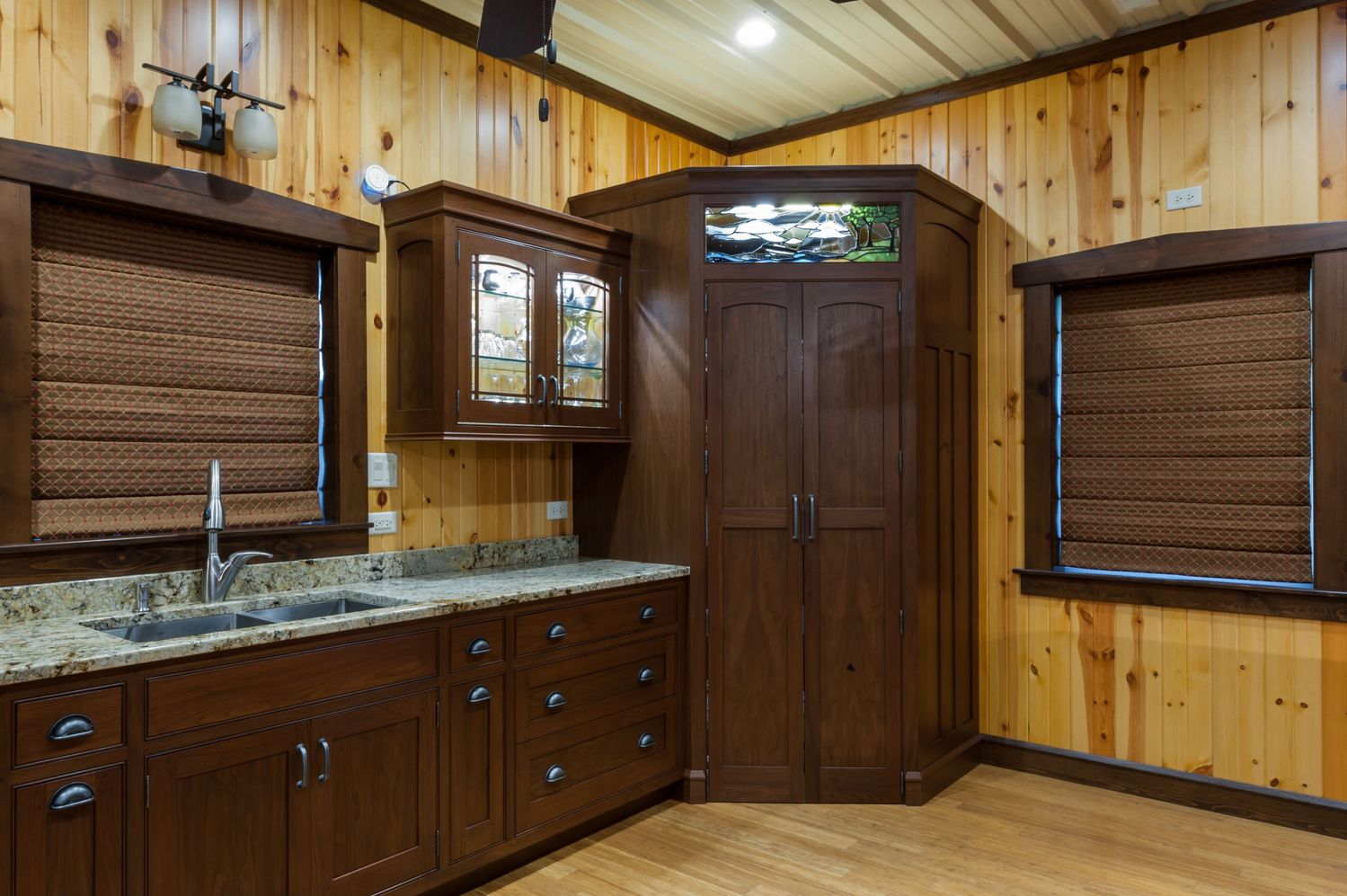 20180427_PrairieWoodworks_AmbuehlKitchen_Interiors-5