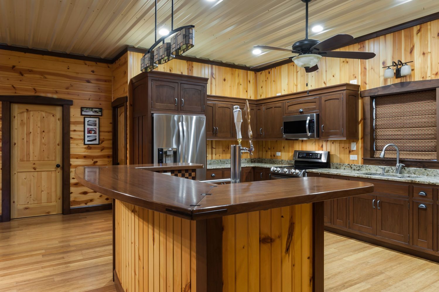 20180427_PrairieWoodworks_AmbuehlKitchen_Interiors-7