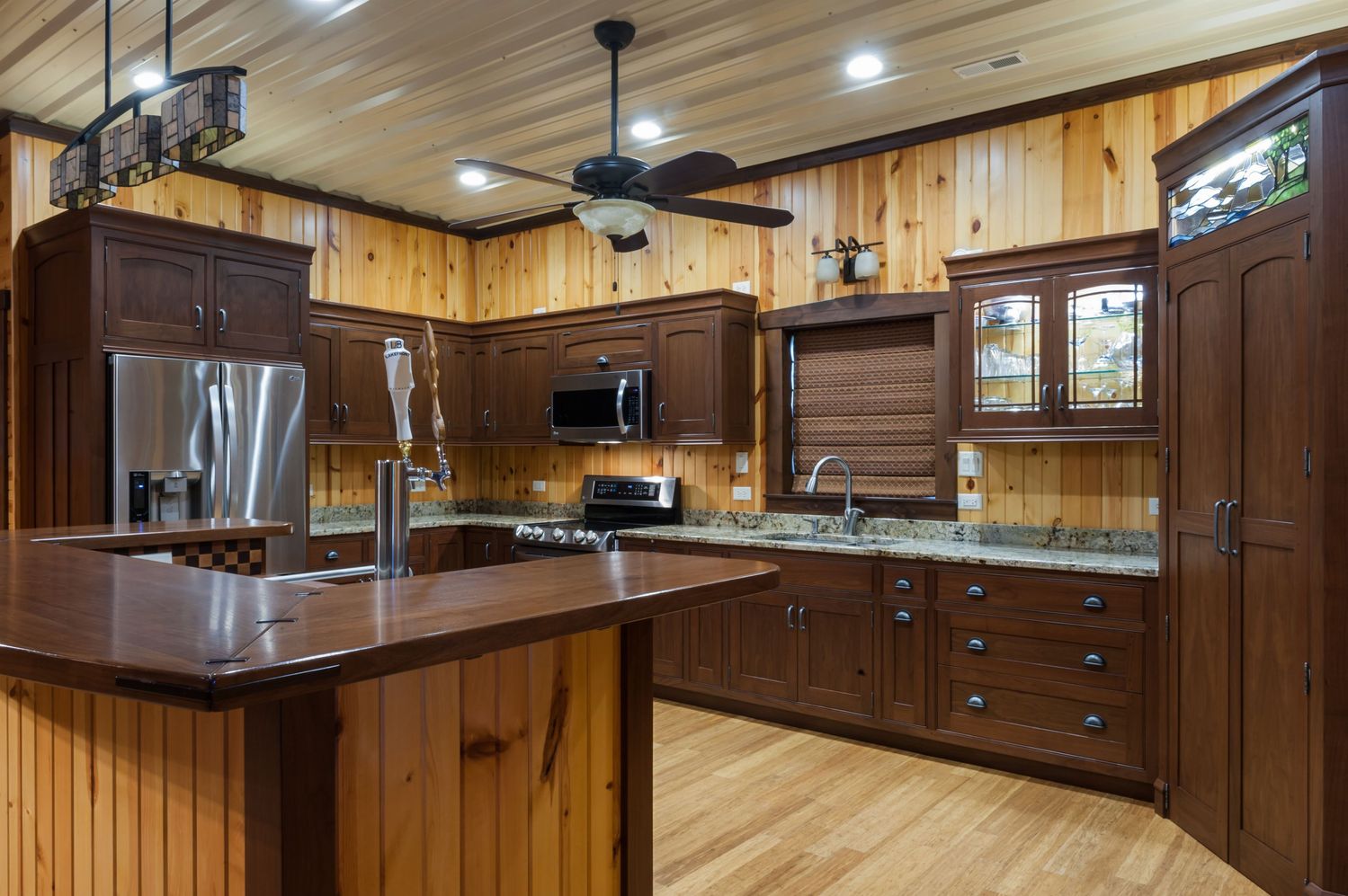20180427_PrairieWoodworks_AmbuehlKitchen_Interiors-8