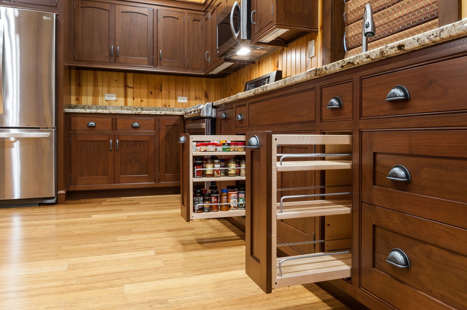 20180427_PrairieWoodworks_AmbuehlKitchen_Interiors-19