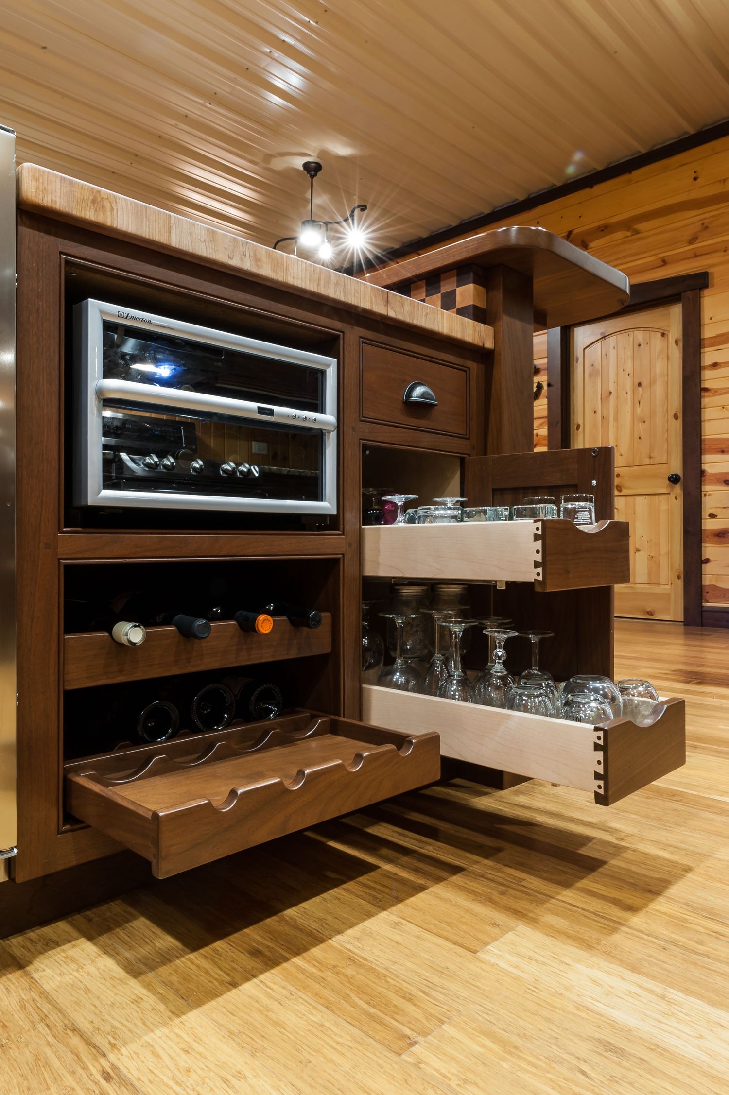 20180427_PrairieWoodworks_AmbuehlKitchen_Interiors-26
