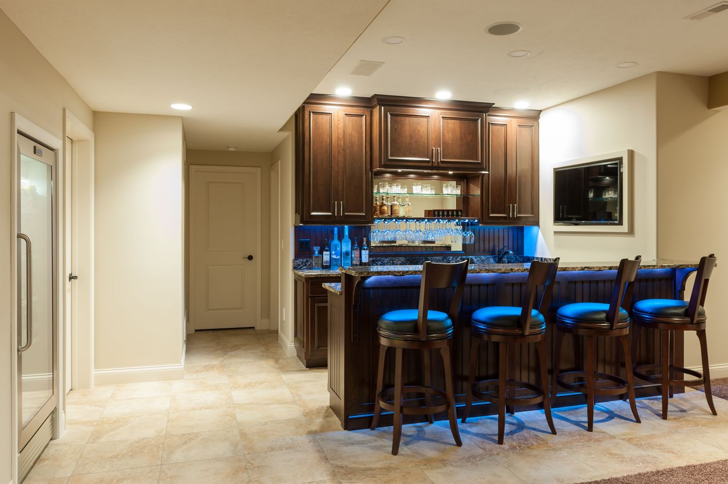 20180425_PrairieWoodworks_LukeAnderson_HomeBasementBar-1
