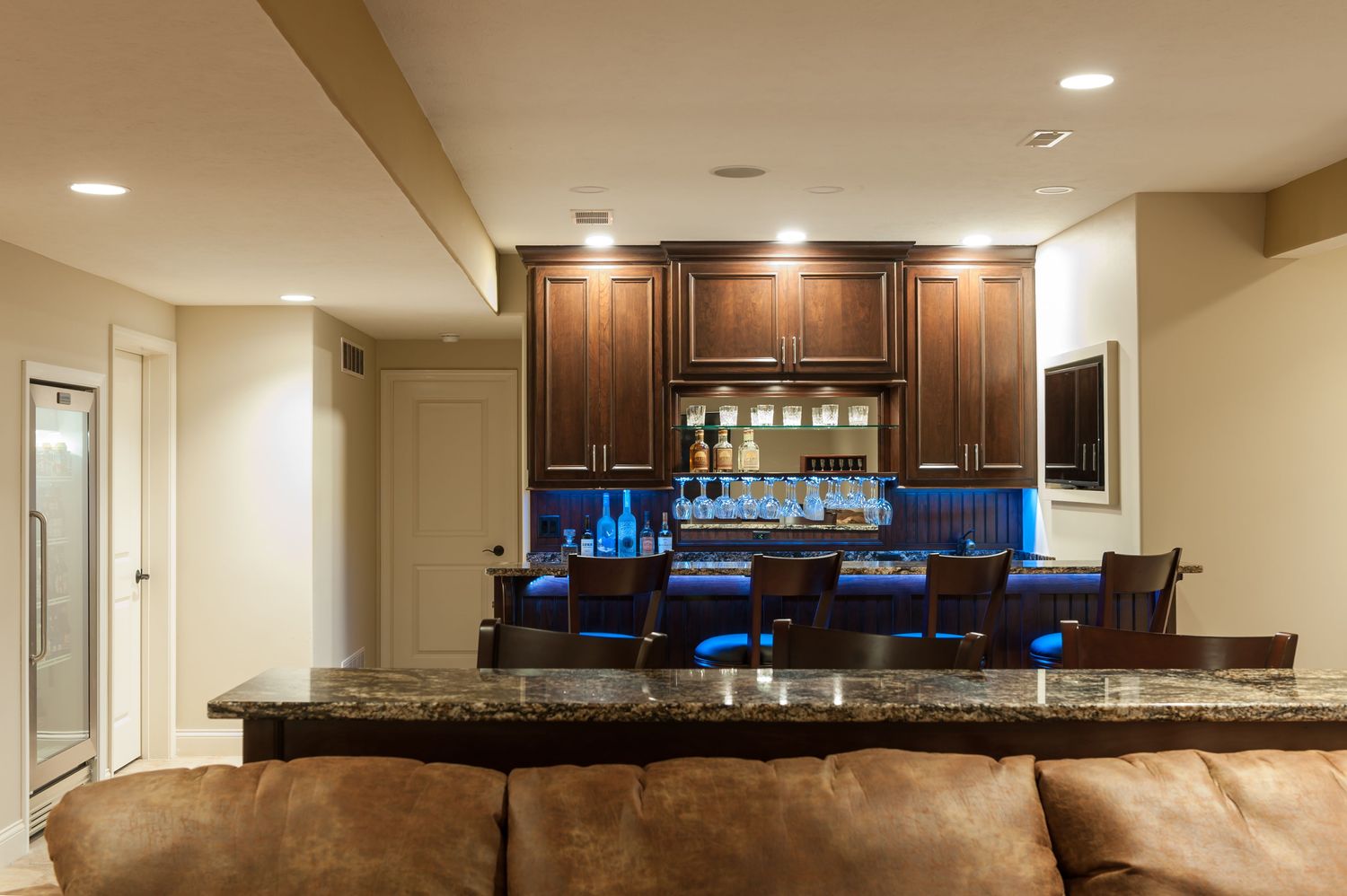 20180425_PrairieWoodworks_LukeAnderson_HomeBasementBar-4
