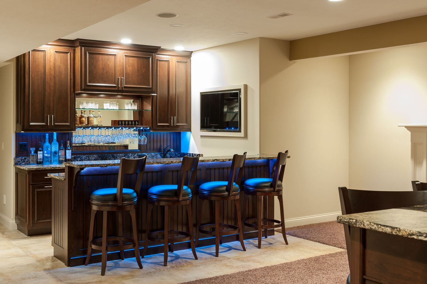 20180425_PrairieWoodworks_LukeAnderson_HomeBasementBar-7