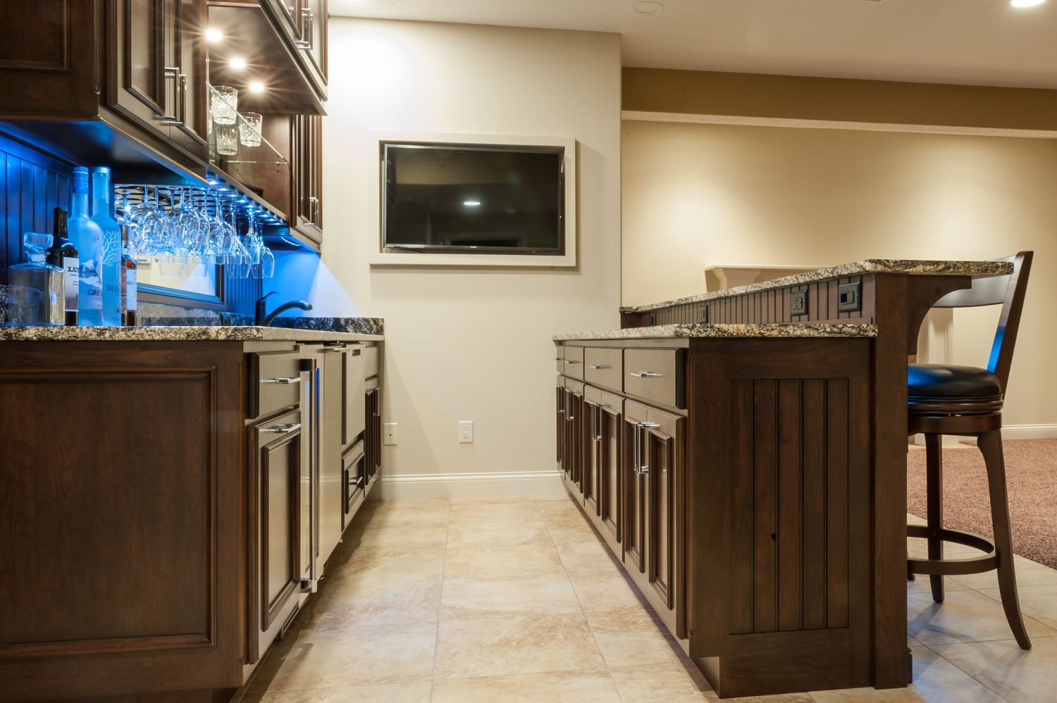 20180425_PrairieWoodworks_LukeAnderson_HomeBasementBar-15