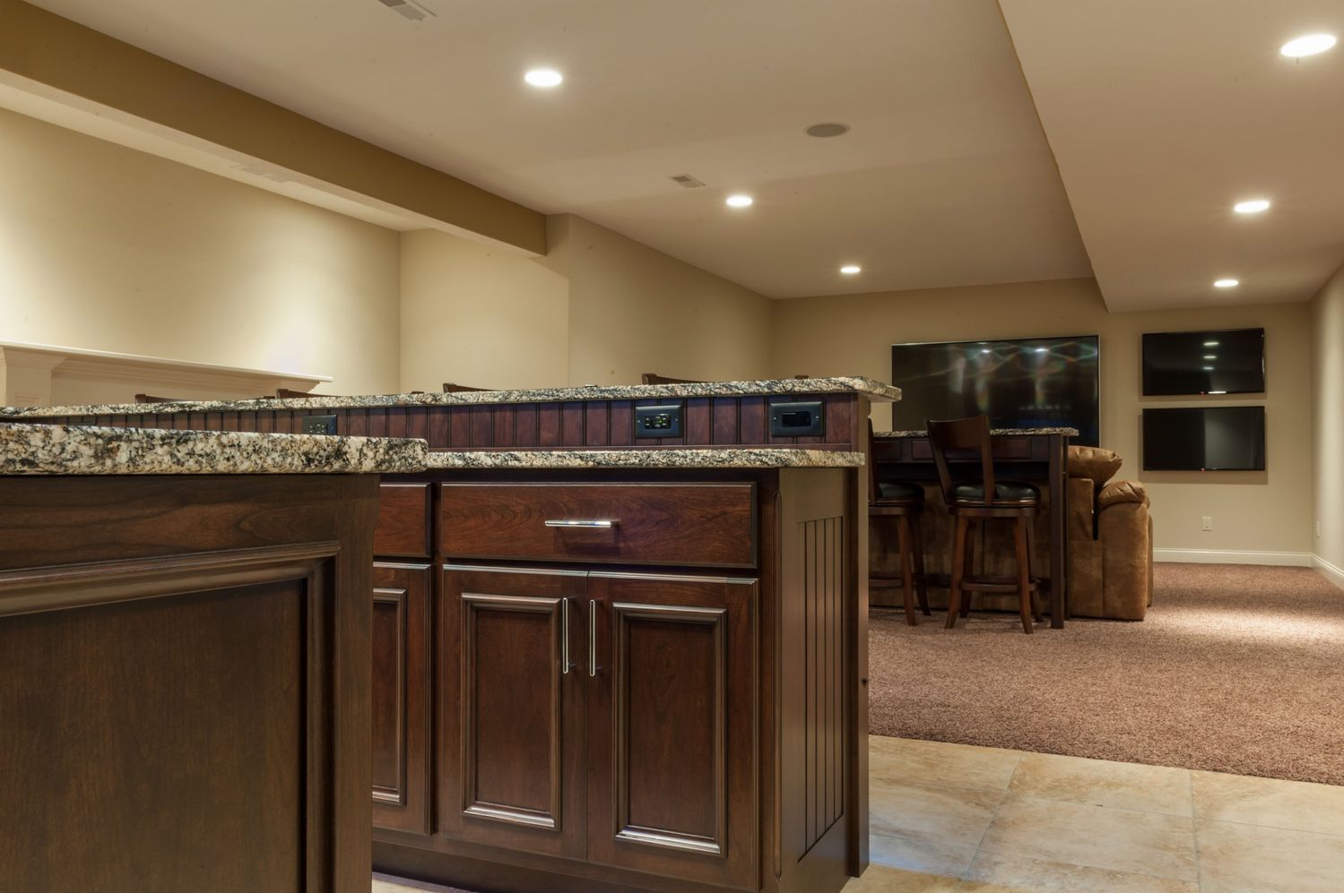20180425_PrairieWoodworks_LukeAnderson_HomeBasementBar-16