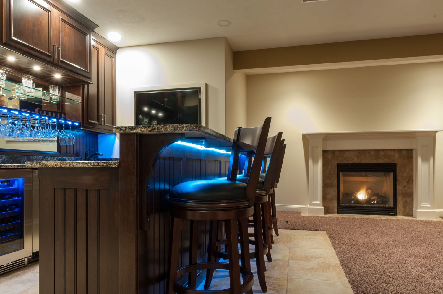 20180425_PrairieWoodworks_LukeAnderson_HomeBasementBar-17