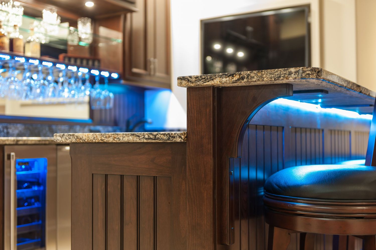 20180425_PrairieWoodworks_LukeAnderson_HomeBasementBar-19