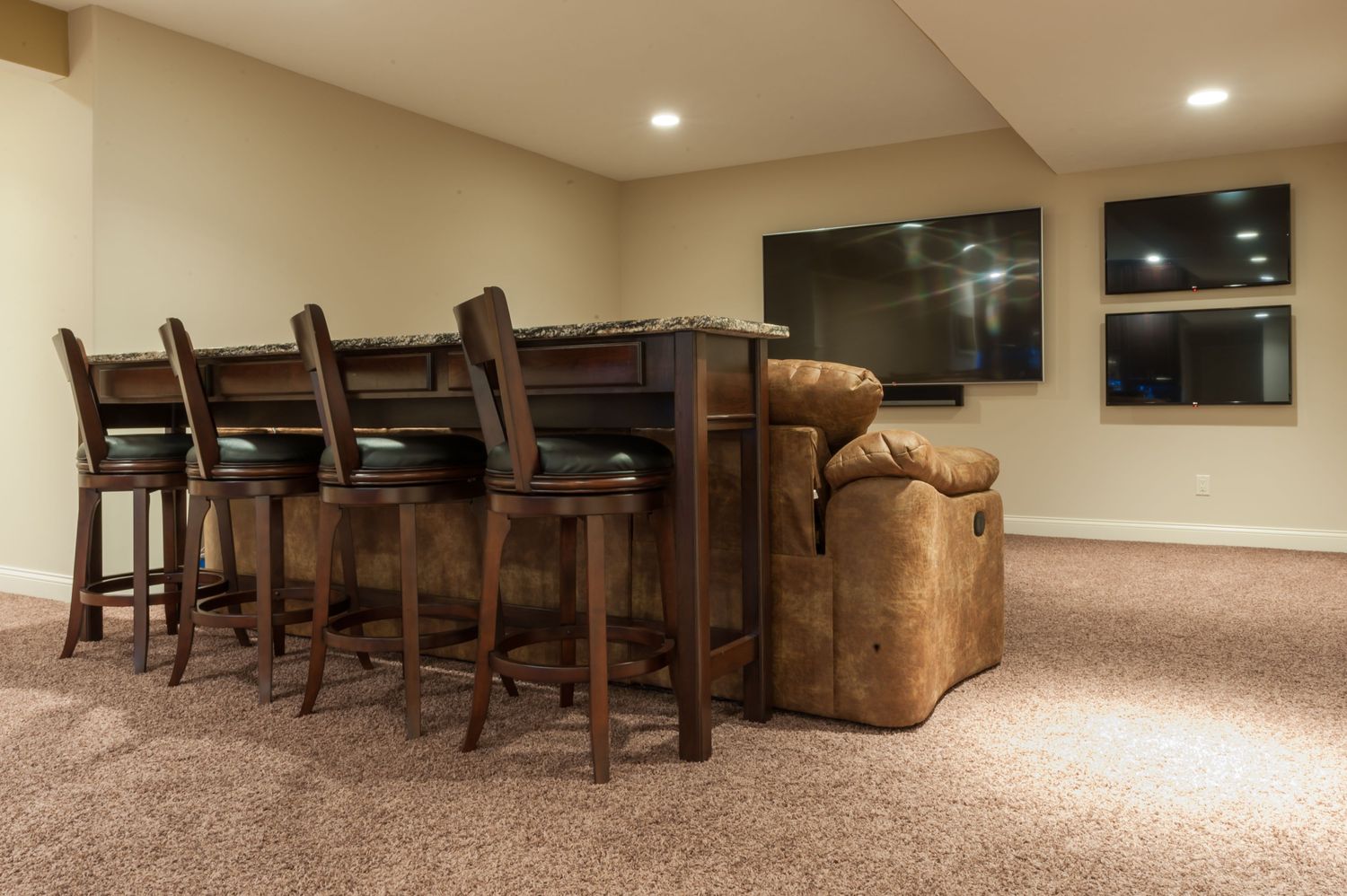 20180425_PrairieWoodworks_LukeAnderson_HomeBasementBar-25