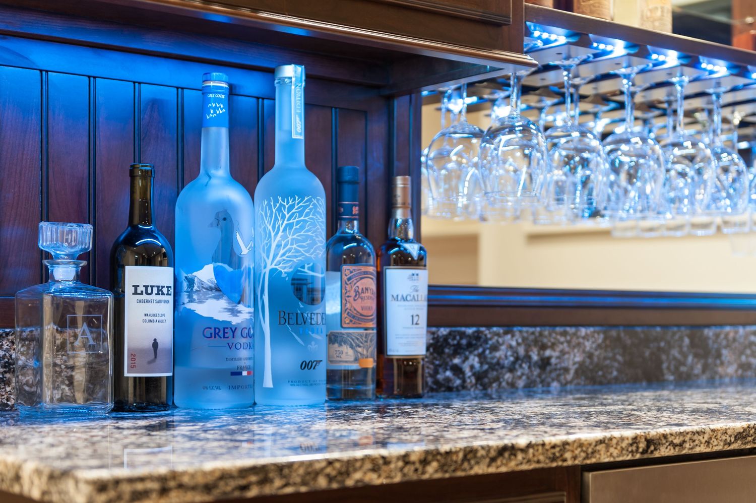20180425_PrairieWoodworks_LukeAnderson_HomeBasementBar-29