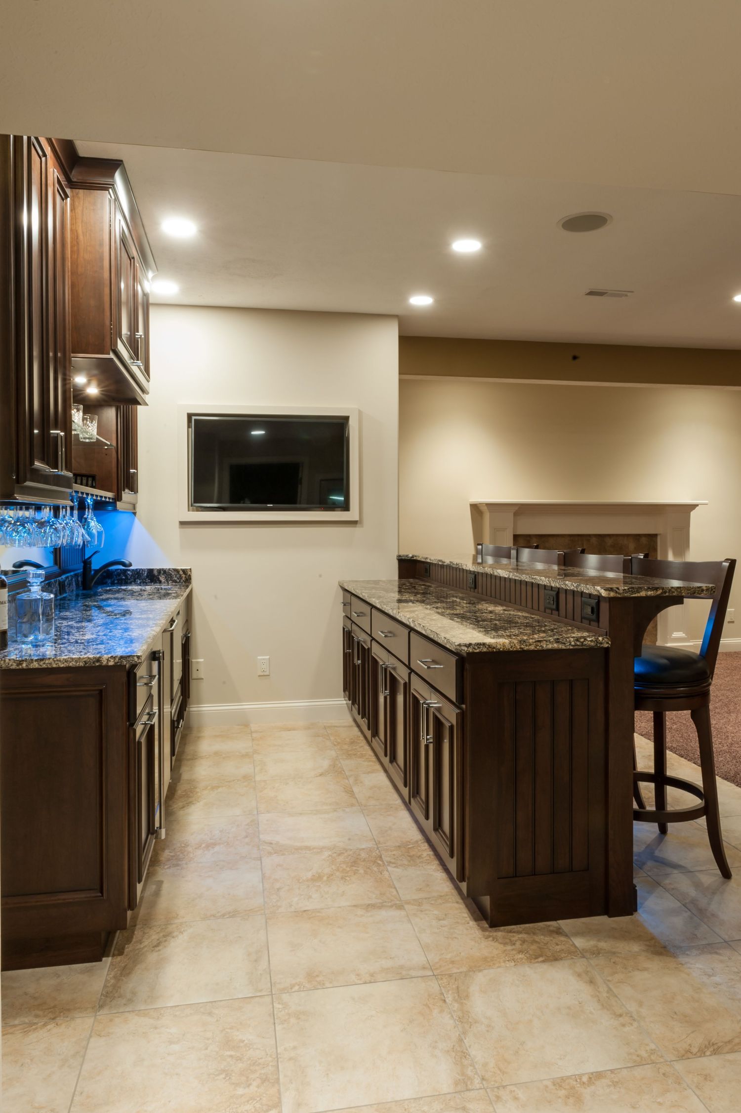 20180425_PrairieWoodworks_LukeAnderson_HomeBasementBar-34