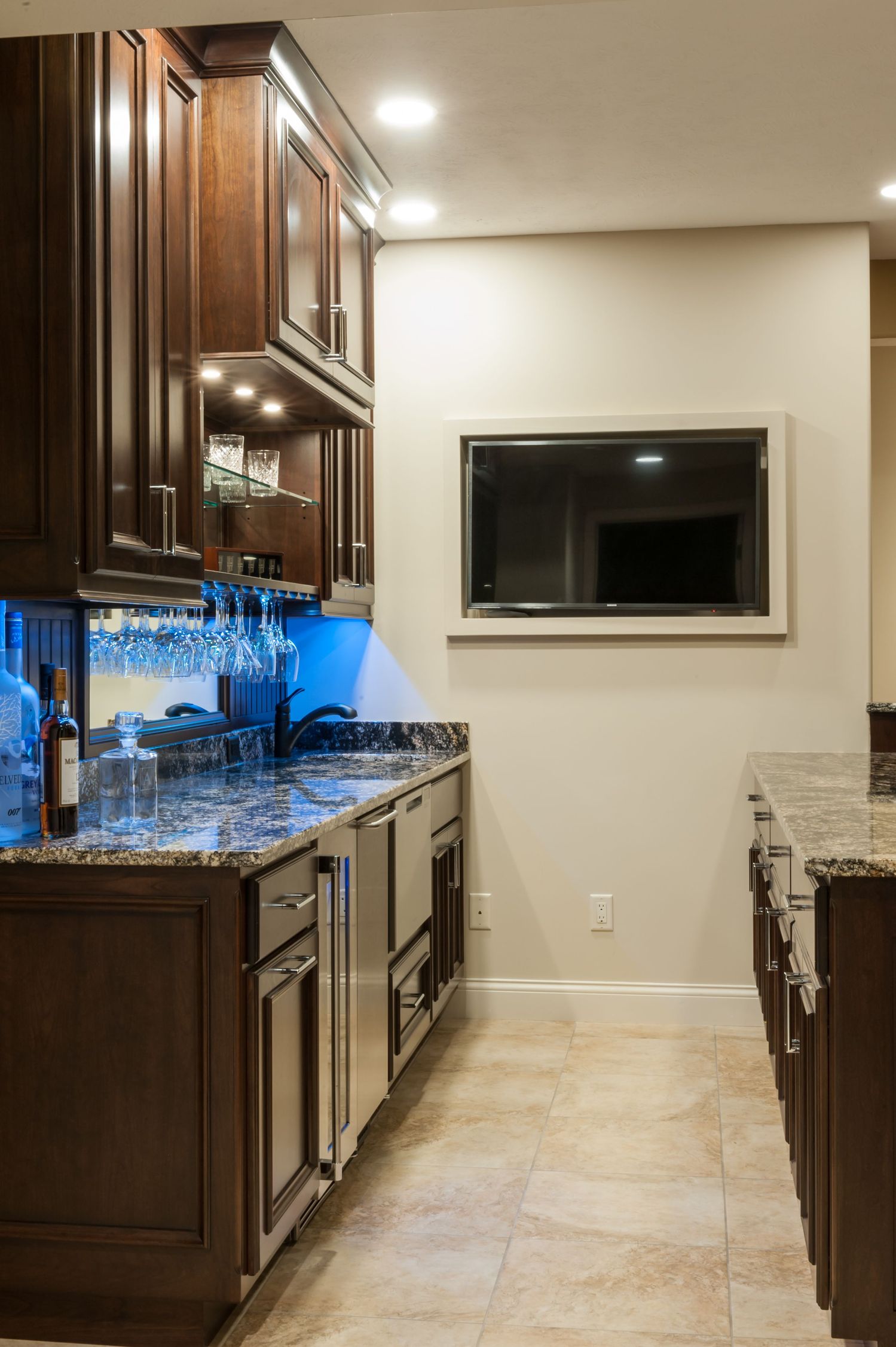 20180425_PrairieWoodworks_LukeAnderson_HomeBasementBar-35