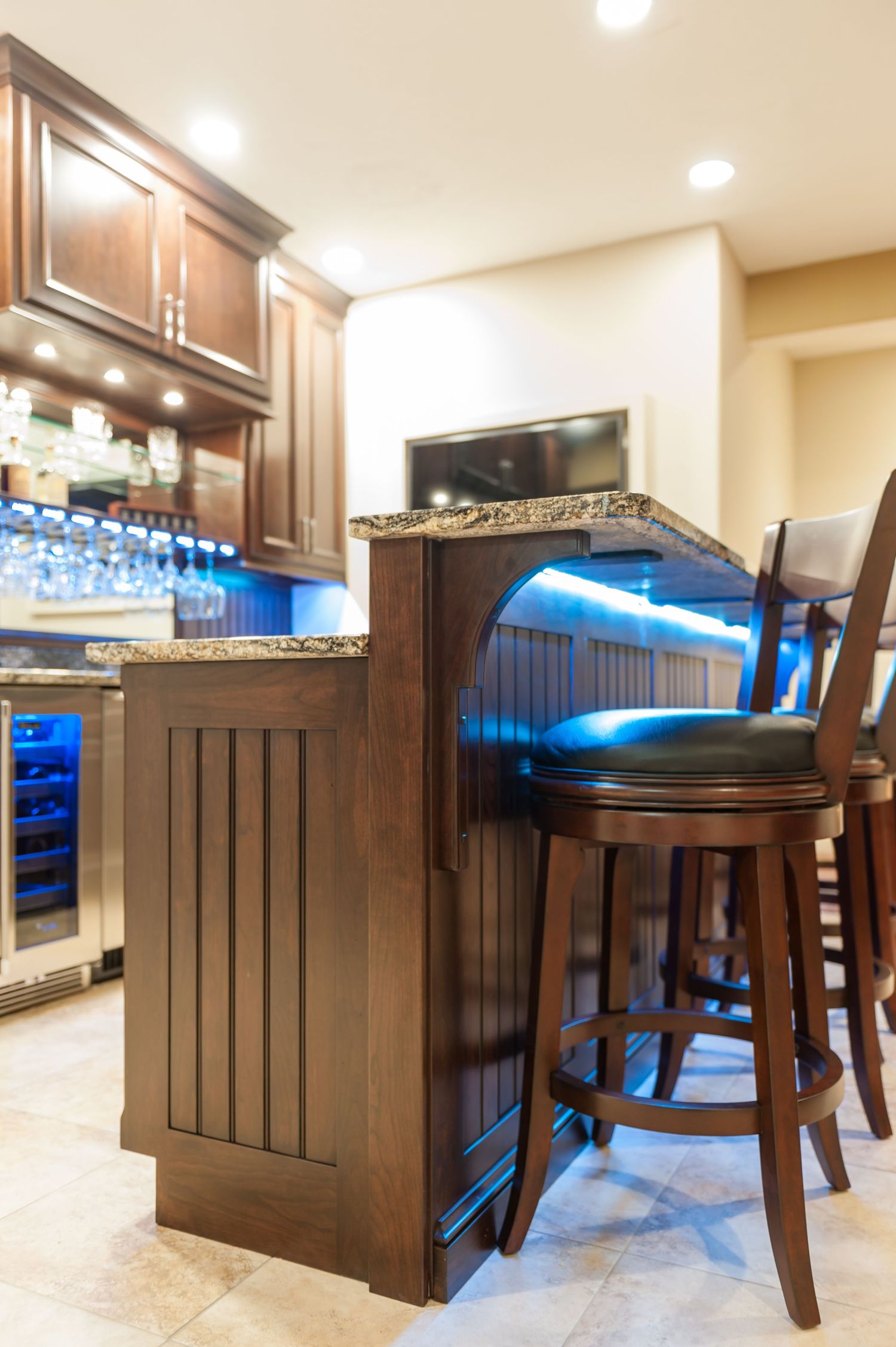 20180425_PrairieWoodworks_LukeAnderson_HomeBasementBar-41