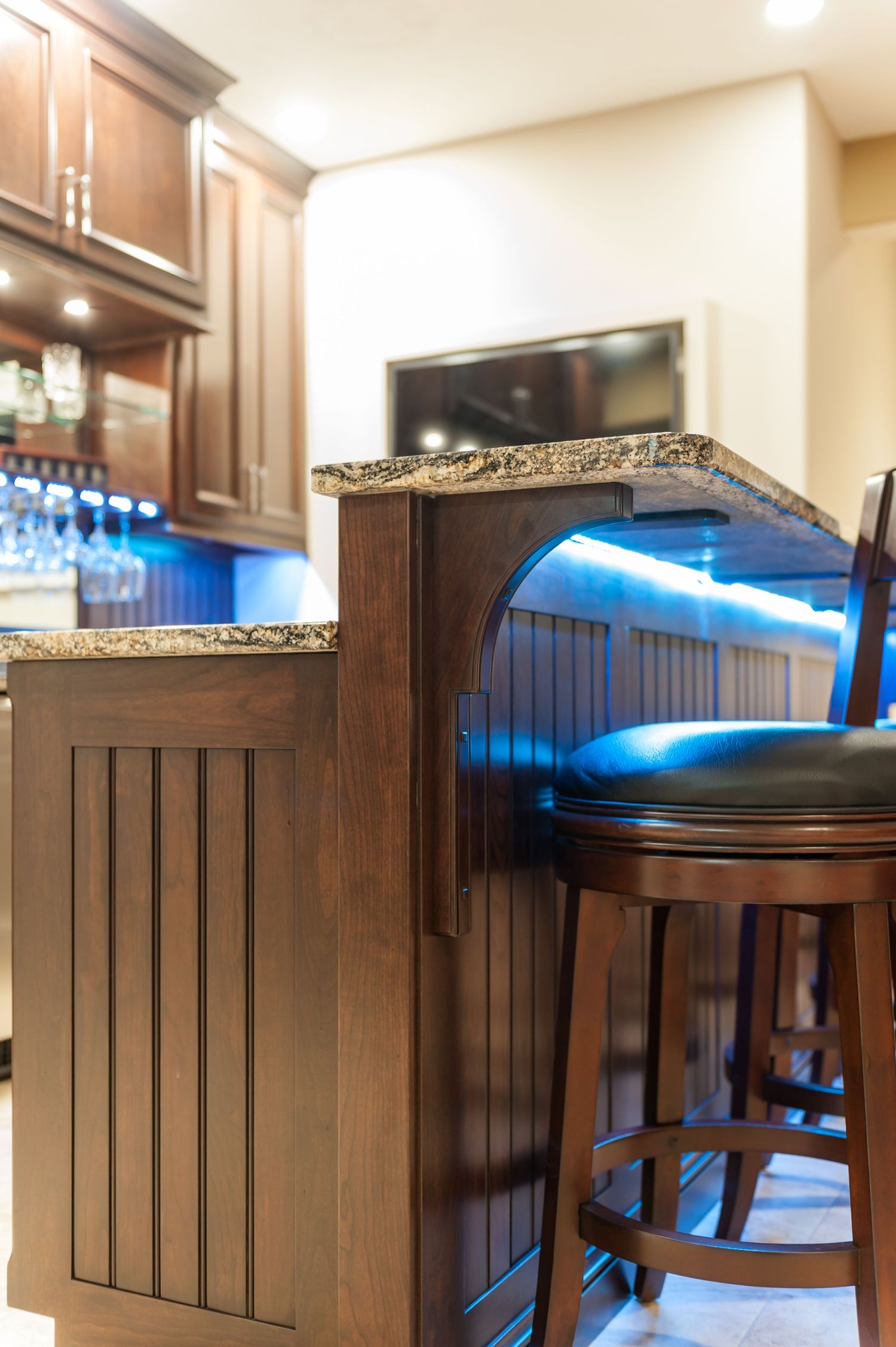 20180425_PrairieWoodworks_LukeAnderson_HomeBasementBar-40
