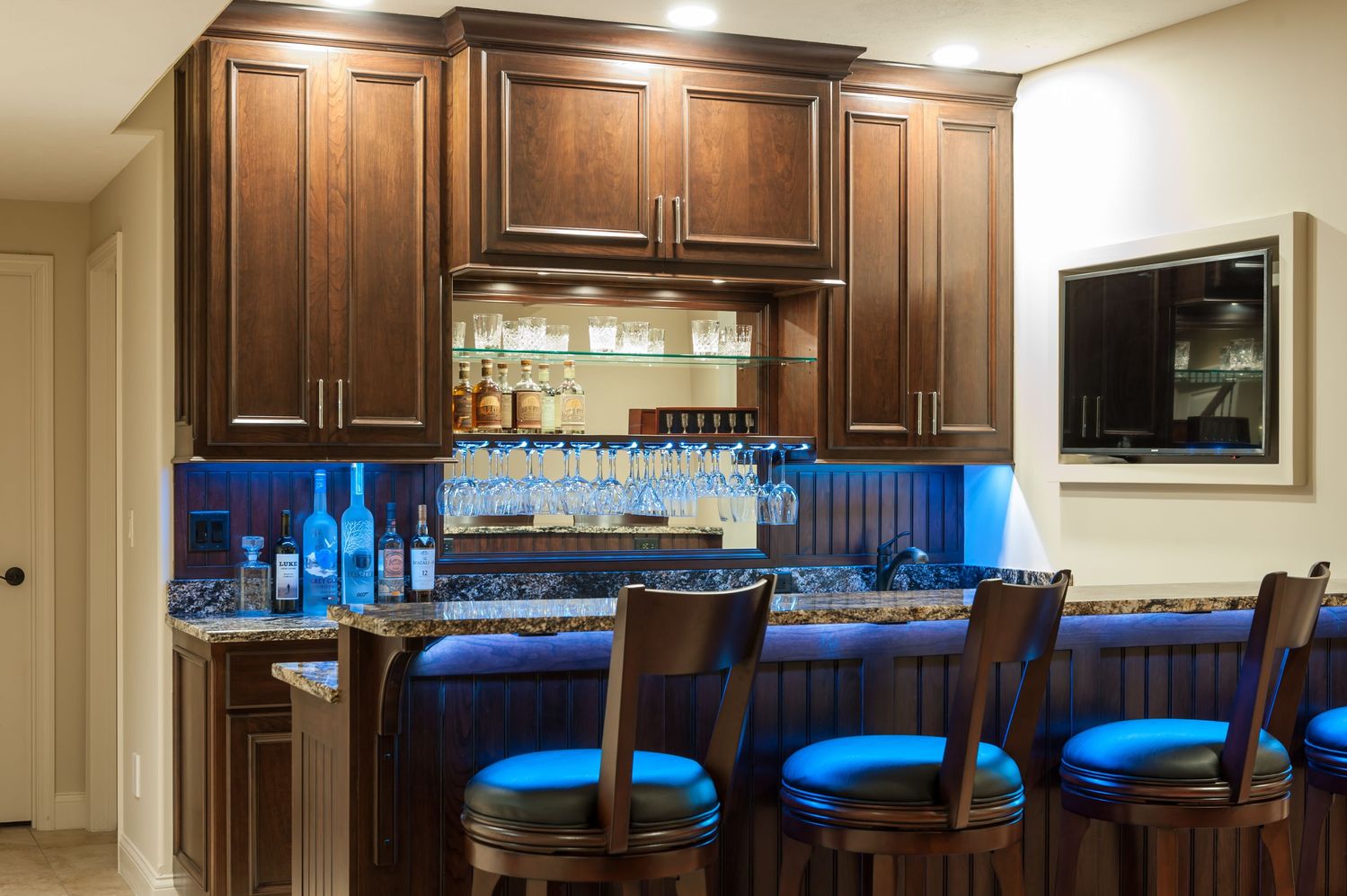 20180425_PrairieWoodworks_LukeAnderson_HomeBasementBar-2