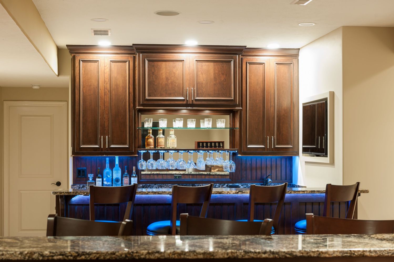 20180425_PrairieWoodworks_LukeAnderson_HomeBasementBar-5