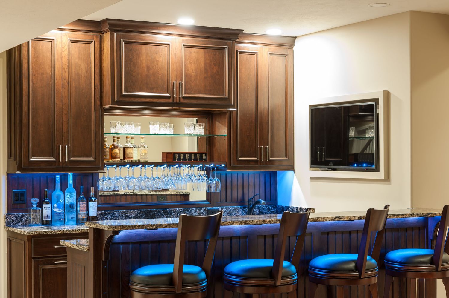 20180425_PrairieWoodworks_LukeAnderson_HomeBasementBar-6