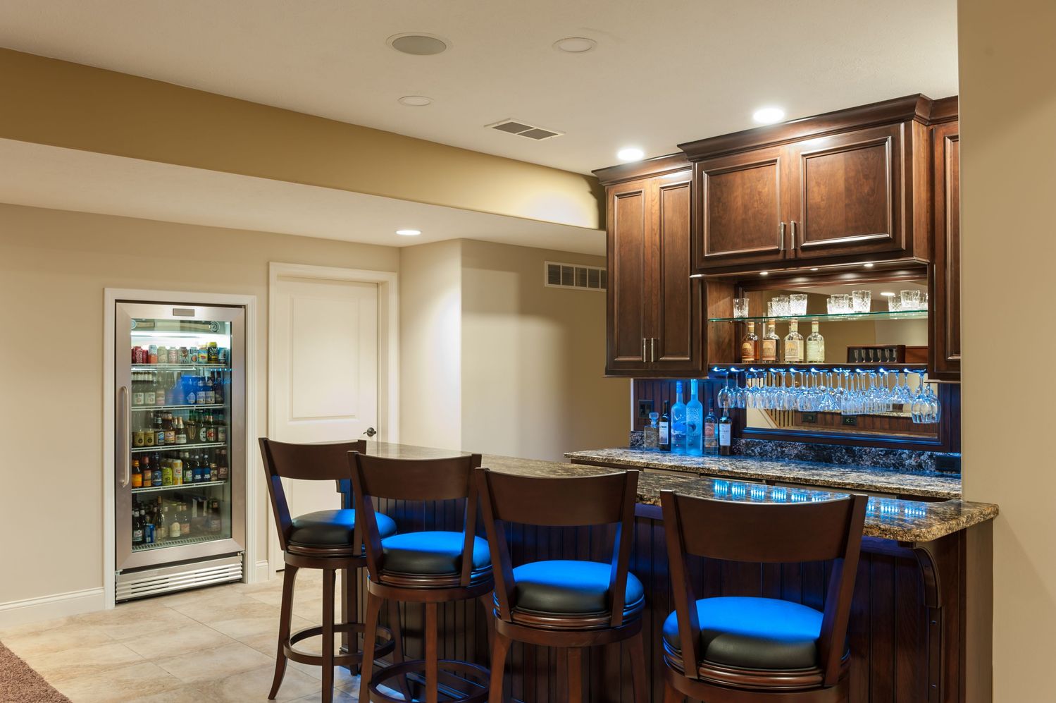 20180425_PrairieWoodworks_LukeAnderson_HomeBasementBar-9