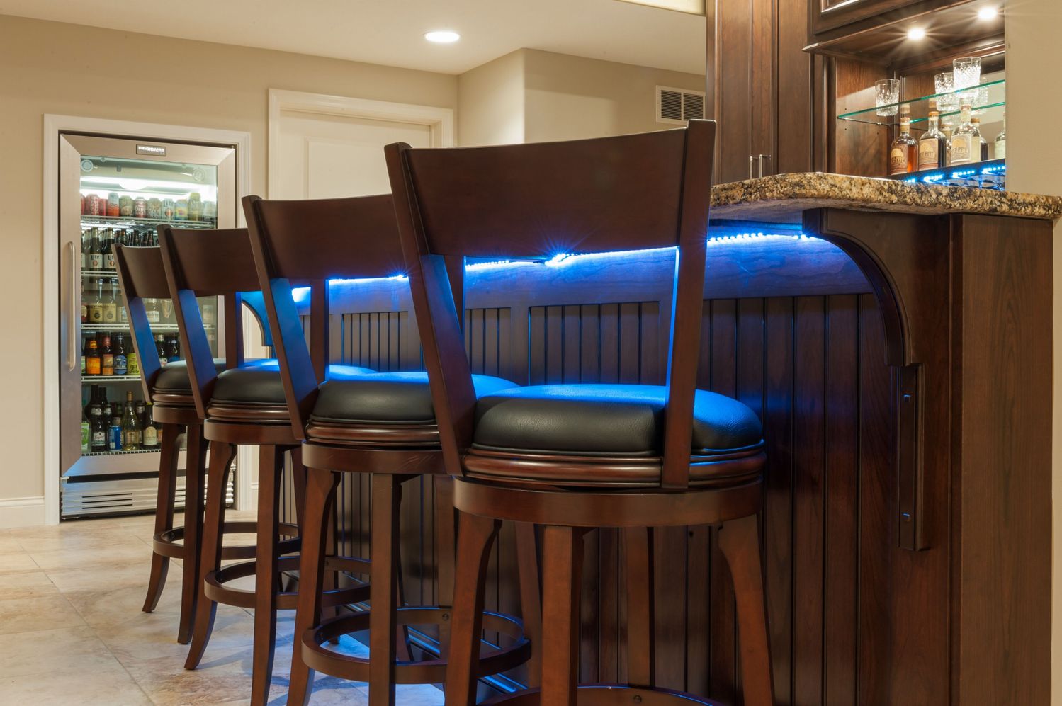 20180425_PrairieWoodworks_LukeAnderson_HomeBasementBar-21