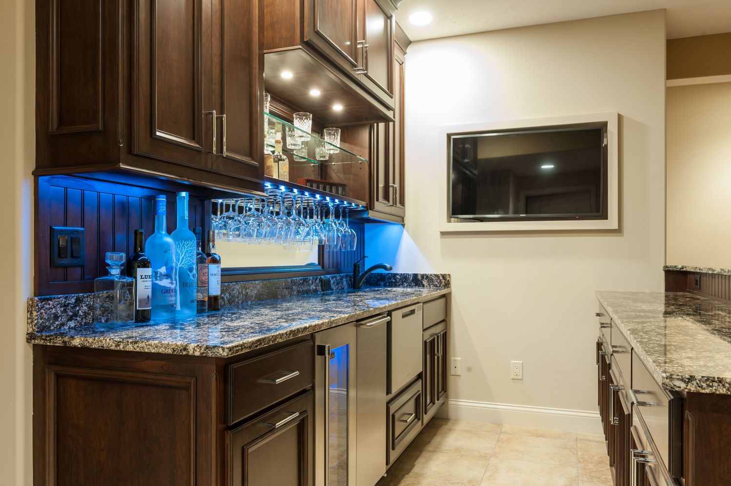 20180425_PrairieWoodworks_LukeAnderson_HomeBasementBar-13