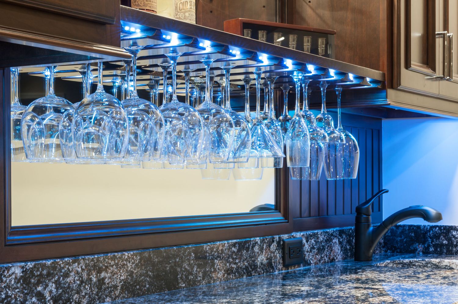 20180425_PrairieWoodworks_LukeAnderson_HomeBasementBar-31